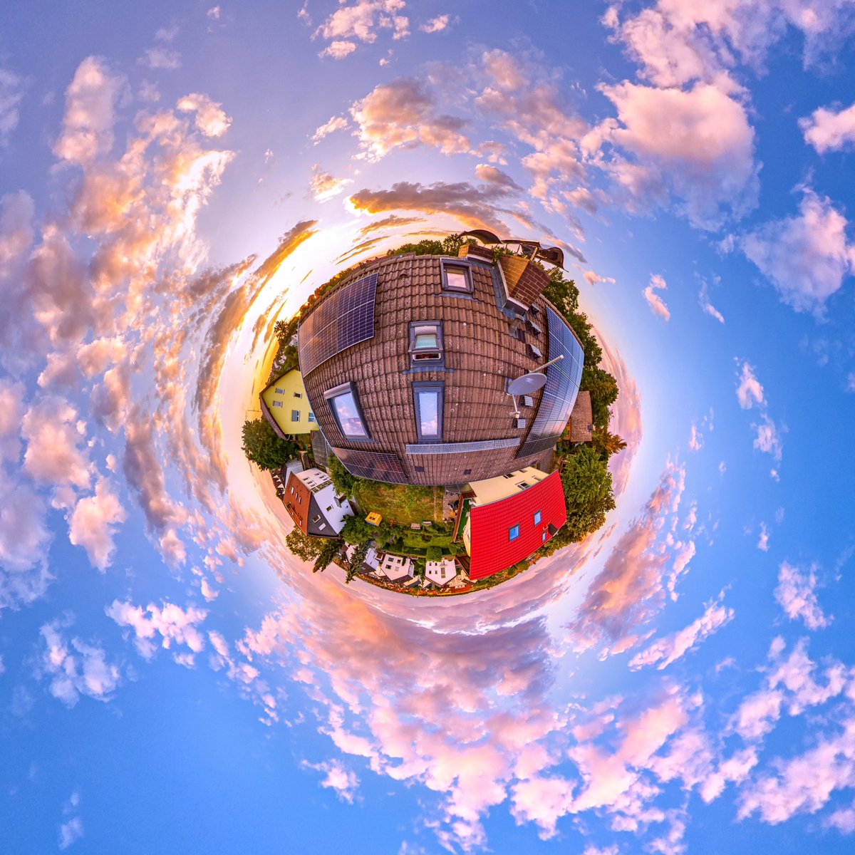 kandaojapan's tweet photo. 綺麗な夕焼け~🌇
#QooCam8k
#夕陽 #沈 #美 #日常 #風景写真
#360tinyplanet #360pictures #travelphotography #Panorama #Panorama360 #scenery #360cameras #パノラマ写真 https://t.co/CZyuprFc0q
