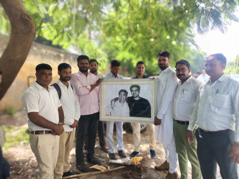 Nkchandela20's tweet photo. आज पायलट साहब के जन्मदिन के उपलक्ष्य मे आयोजित कार्यक्रम में सिविल लाइन आवास पर जाकर शुभकामनाएं दीं @BNangli @Rkvishnoi14 https://t.co/KblgsoGY6f