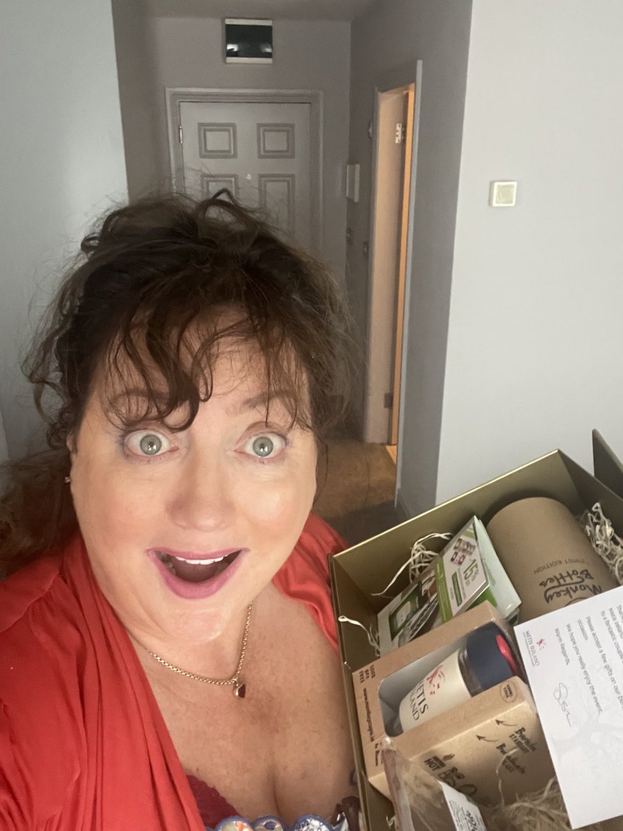 AMGL's tweet image. .Look what I found in my room in the Spanish Armada Co. Clare while attending the “future you” conference with Denis. Very generous Metis family. Many thanks!
#metis #future you ⁦@DenisJLucey⁩