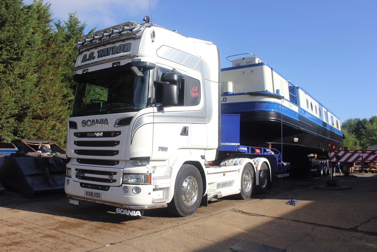 EthelBarge's tweet photo. Exciting times! Yesterday, Pearl was on her first journey, a 5 mile route by road from Colecraft Engineering Ltd to Calcutt Marina. Pearl is going into the water at for the builders and engineers to check all the systems are working correctly
#pearlsprogress https://t.co/wgjKSytQfU
