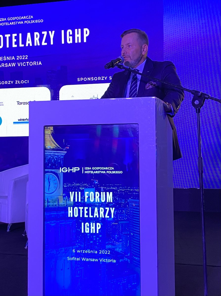 IGHP_Hotelarze's tweet photo. Rozpoczęliśmy 7. Forum Hotelarzy #IGHP. Uczestników wydarzenia przywitali prezes Izby Ireneusz Węgłowski oraz wiceprezes Tomasz Pieniążek. Za nami wystąpienia gości specjalnych Rafała Szmytke, prezesa @POT_GOV_Pl oraz Andrzeja Guta-Mostowego, sekretarza stanu @SPORT_GOV_PL https://t.co/rKzfNAlHs6