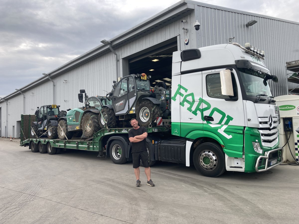 FarolLtd's tweet photo. There's no stopping Will! He has just returned with these 3 part exchange Kramer telehandlers after dropping off new ones on a farm in Hampshire. Now time for them to be cleaned ready to be put up for sale. #StockIncoming #ReachingNewHeights #TransportTuesday https://t.co/GF6kzzNK6B