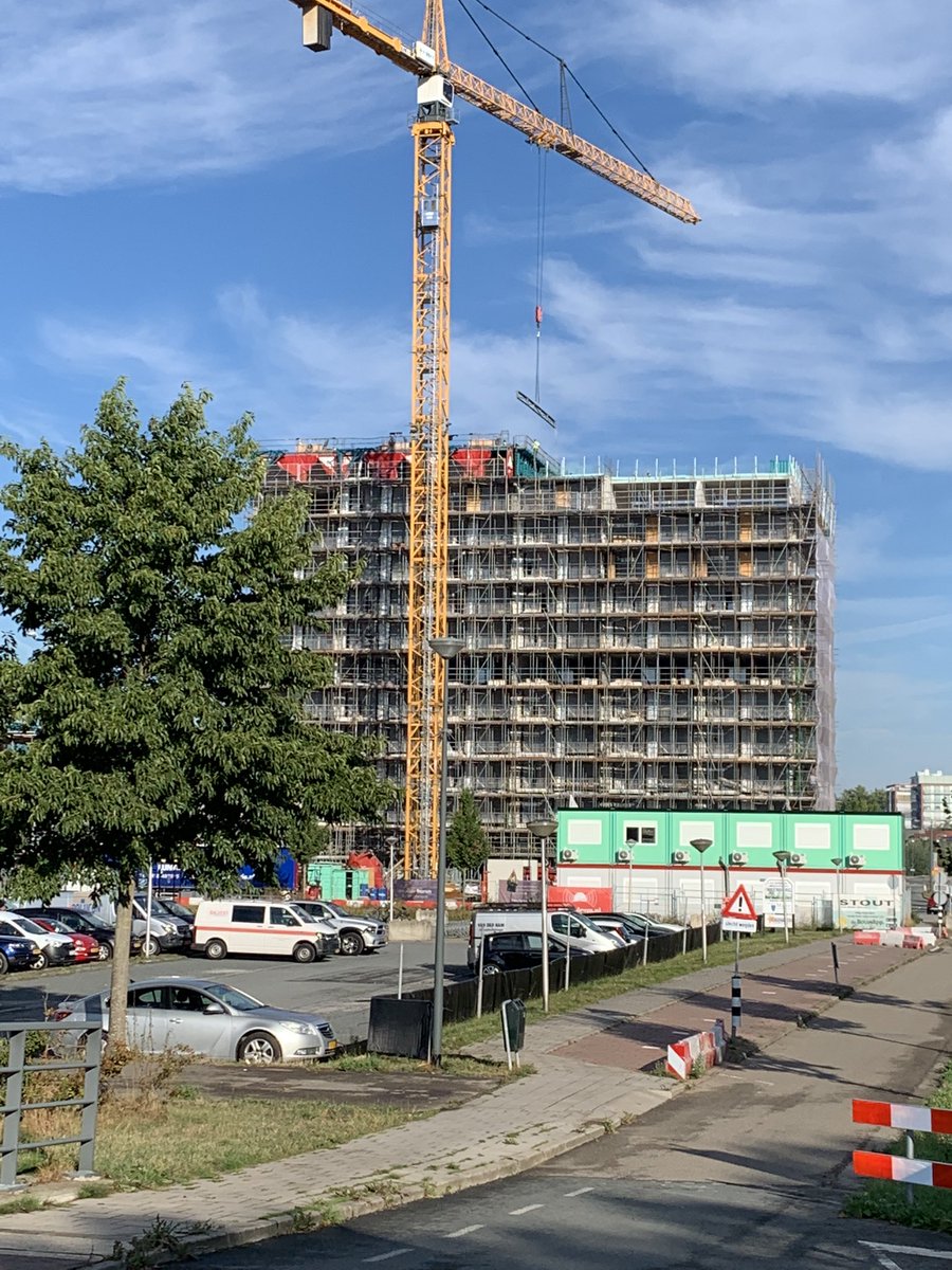 Bijna het hoogste punt bereikt van de woontoren in Verde Vista Centrum: 150 appartementen en detailhandel #Zoeterwoude #threetowers <a href="/sustayNL/">Sustay</a> <a href="/StoutVHG/">Stout</a>