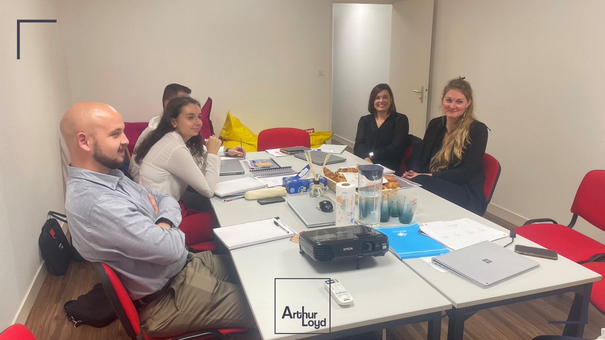 || BONNE RENTRÉE 2022 ||

Toute l'équipe Arthur Loyd Bretagne vous souhaite une bonne rentrée 2022. 🥳

L'équipe s'agrandit avec l'arrivée de nos nouveaux collaborateurs ! Un moment de rencontre, de formation et de cohésion.

#formation #entreprise #recrutement #alternance