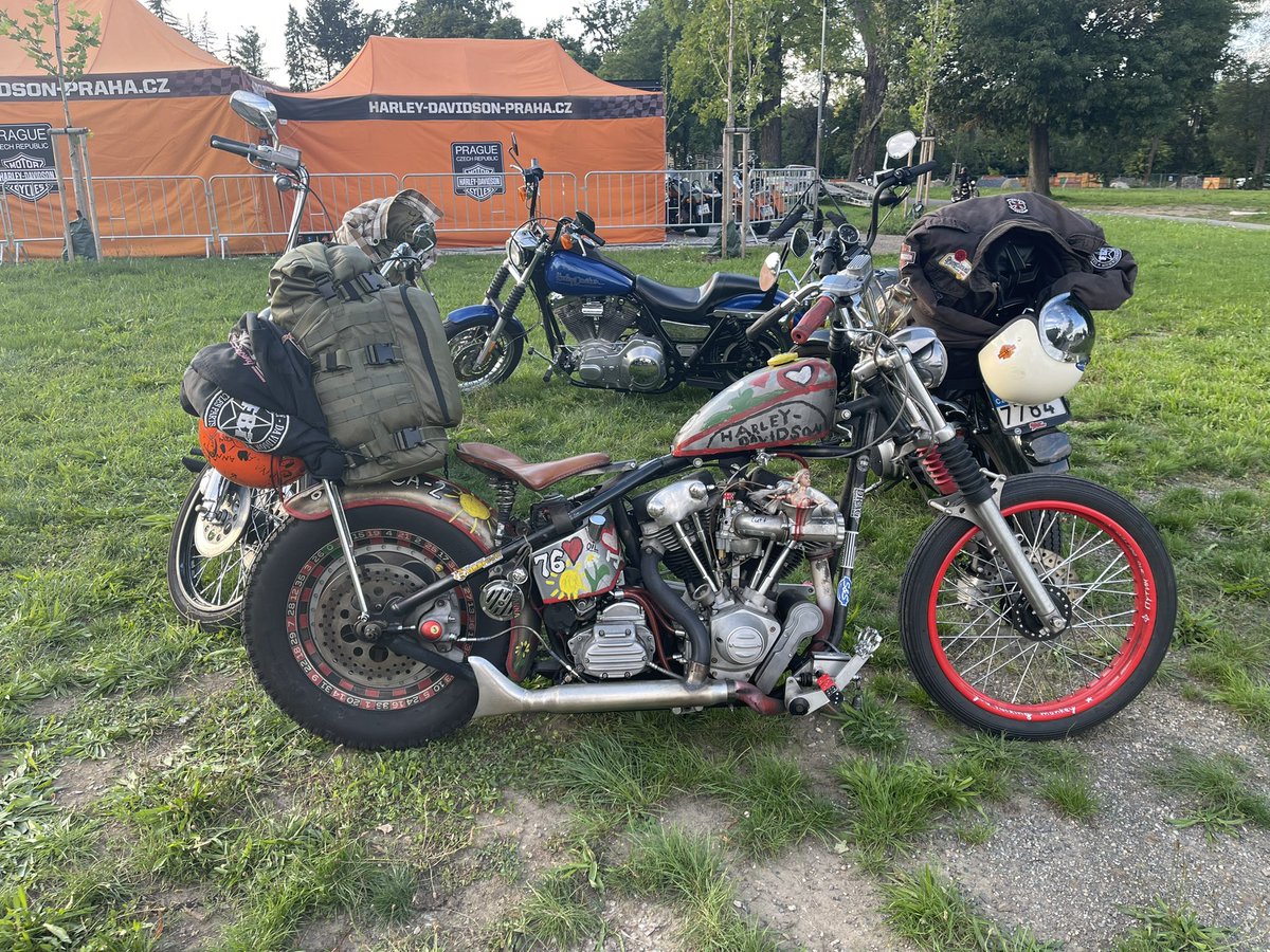 eevriviades's tweet photo. Prague Harley-Davidson Days 2-4 Sept. Most enjoyable trip. Good company #MotolifeToursCyprus; in a beautiful country! Huge participation of #HD lovers &amp; enthusiasts from all over. For many,  it’s a way of life!

#PragueHarleyDays  #LiveAndLetLive #LiveToRideRideToLive #BucketList https://t.co/bOoFL1nv2T