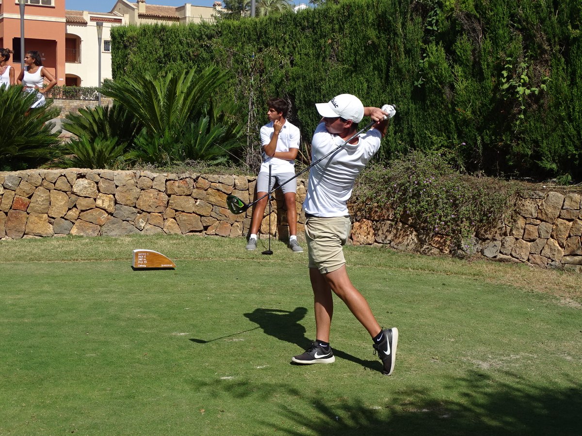 rfegolf's tweet photo. 👧🧒 Las 𝗙𝗮𝗹𝗱𝗼 𝗦𝗲𝗿𝗶𝗲𝘀 𝗘𝘀𝗽𝗮ñ𝗮 𝟮𝟬𝟮𝟮 han concluido con una gran final en la que han brillado golfistas de enorme talento como Pablo Albacete o Alba Camps.

Un año más, excelente programa de promoción del golf juvenil @FaldoSeries https://t.co/C9SDmMPMJx