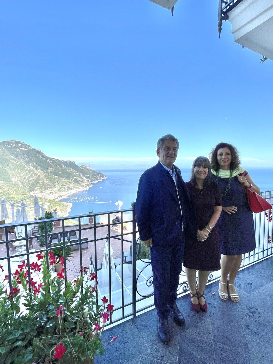 Ho avuto il piacere di condividere con l'ex presidente della Fondazione Premio Napoli, Domenico Ciruzzi, e l'attrice Antonella Stefanucci durante il rilancio de "L'Anarchico Elegante", dell'amico Alessandro Senatore.