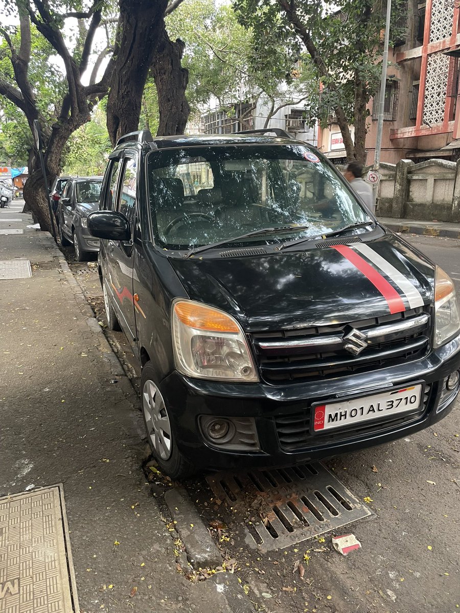 hashtagSach's tweet photo. Garment trucks,vans continue to violate rules openly &amp; shops like Disha fabrics,Patel,Krishi at TPS6,Rd.1,2 &amp; 3 Scruz W says we pay Hafta to break rules
@MTPHereToHelp  @MumbaiPolice @CPMumbaiPolice  
We complain daily &amp; no permanent solution why? Are shopkeepers saying is true? https://t.co/biaoY086ji