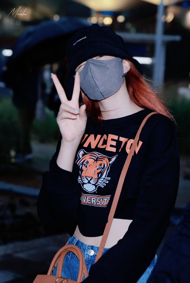 Yoonniena's tweet photo. 220904 
kill with her eyes😎
#스테이씨 #윤 #STAYC 
#Yoon #심자윤 https://t.co/588LZCaRSV
