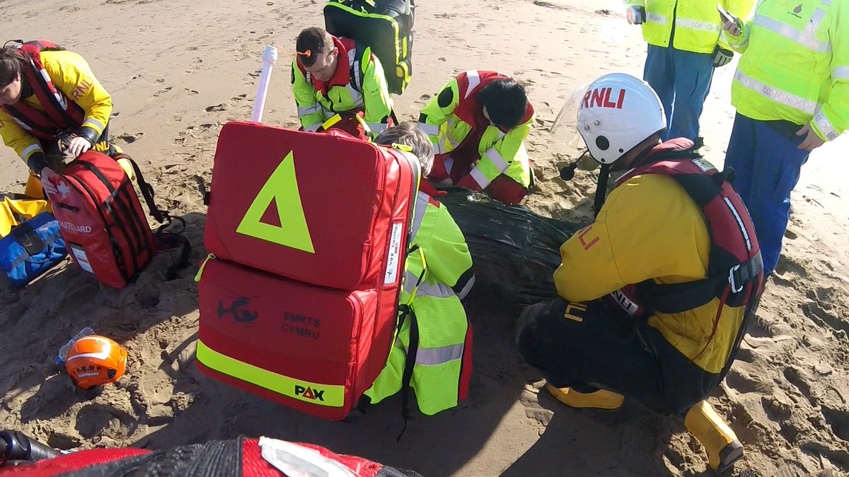 PorthcawlRNLI's tweet photo. This week is #AirAmbulanceWeek, raising awareness of the vital work of @AirAmbulancesUK charities
On occasion our volunteer crew are called to incidents working alongside @air_ambulance
Air ambulances in the UK deliver pre-hospital care every day making a #LifesavingDifference https://t.co/VF7UUezOdN