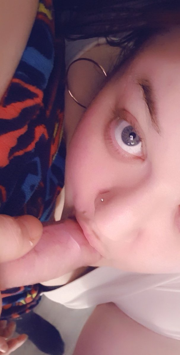 MissFuriious's tweet photo. Little sub, little sub, lay your head on his knee 
#submissives #GoodGirlGoneBad #daddydicks https://t.co/mREnOaahfb