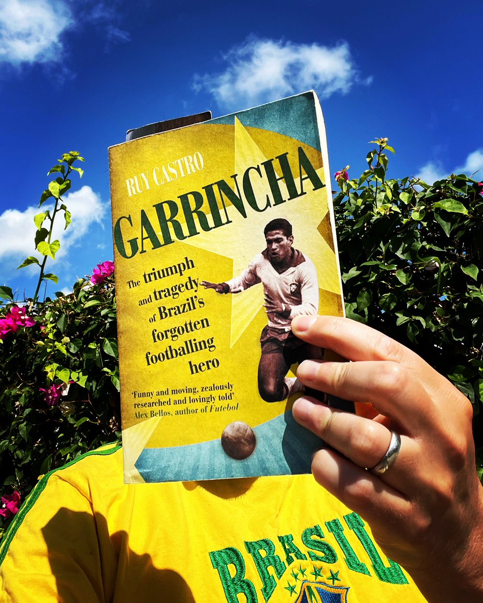 It’s always pleasing when holiday reading themes with the clothes you packed. 

Thanks #FrintononSea’s great <a href="/StHelenaHospice/">St Helena</a> bookshop – where I bought #RuyCastro’s biography of #Garrincha – and thank you <a href="/adowniebrazil/">Andrew Downie</a> for translating such a fine book! #Botafogo #Brazilfootball