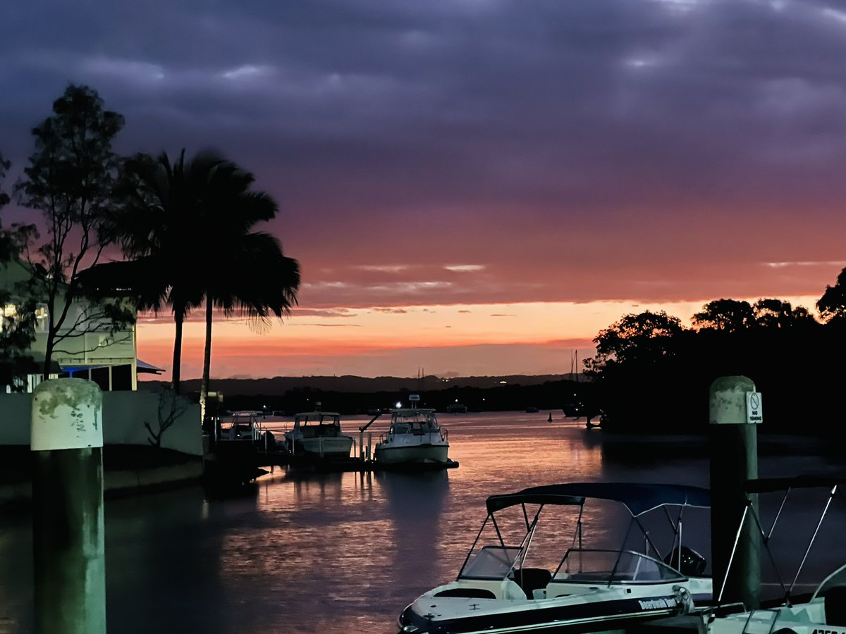 Paint &amp; Sip followed by an impressive sunset! 🎨🥂🌅 
#Noosa #paintnsip #wrapem #wellbeing