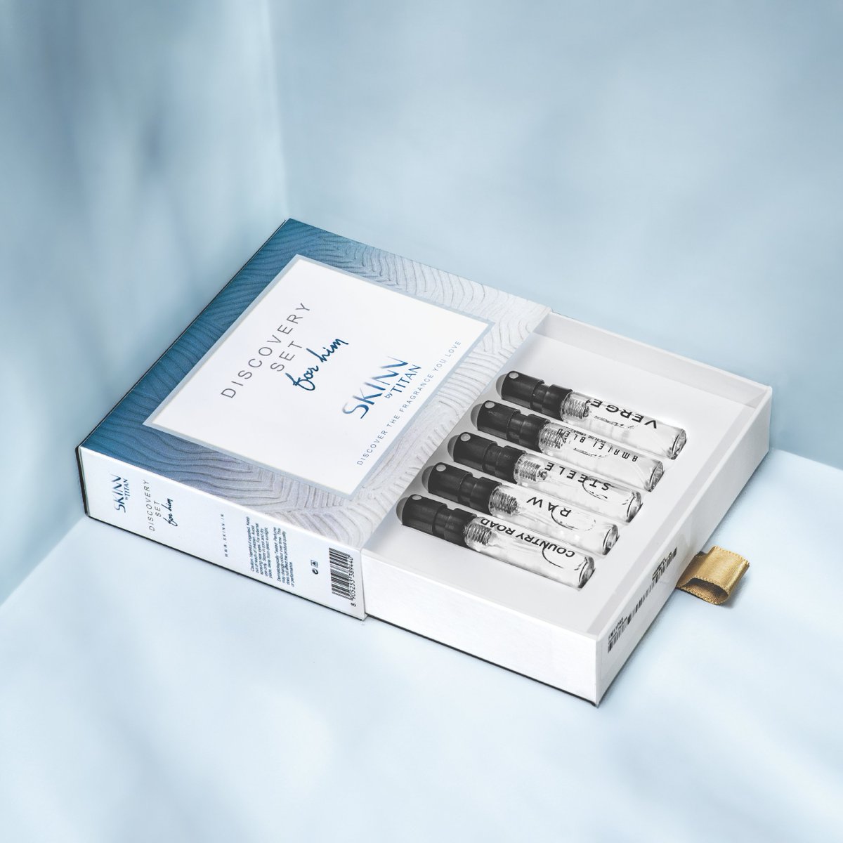 skinn_titan's tweet photo. Discover which fragrance radiates your essence, with the Discovery Set for Him from SKINN By Titan.

#Skinn #Perfumes #SKINNPerfumes #fragrances #luxury #homme #femme #perfumeforhim #perfumeforher #discoveryset #forhim #forher #discover #dicoveryourscent #perfume #perfumes https://t.co/KcAs2yCNI8