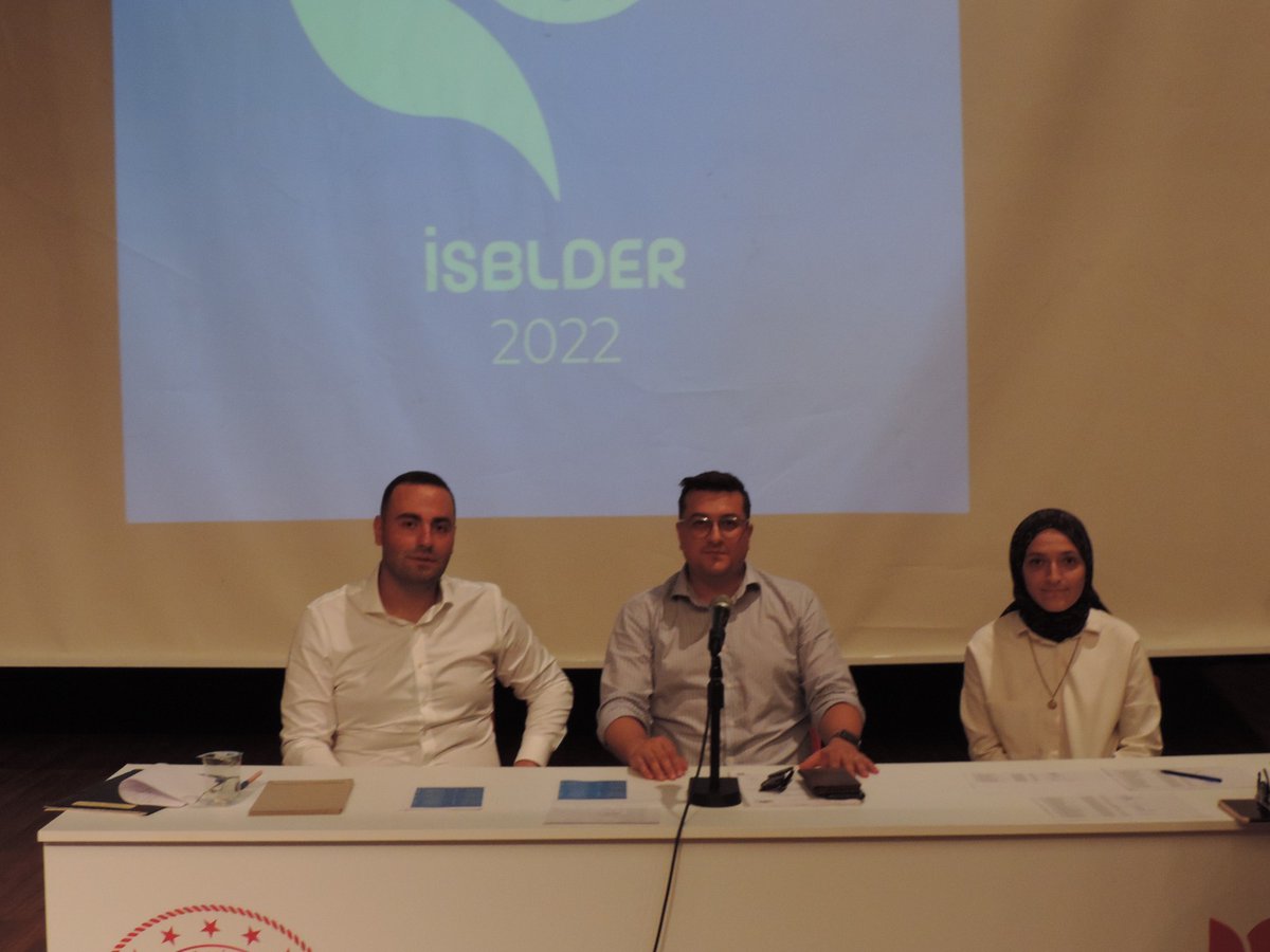 İLK GENEL KURULUMUZU GERÇEKLEŞTİRDİK!
Derneğimizin ilk genel kurulu okulumuzun konferans salonunda gerçekleşti.
Süheyl B. ÇAKIR'ın konuşmasıyla başlayan genel kurulumuzda divan başkanlığına F,Erdem DÖNMEZ, divan yazmanlığına Sinan CİHAN ve divan saymanlığına da Zuhal İDE seçildi.
