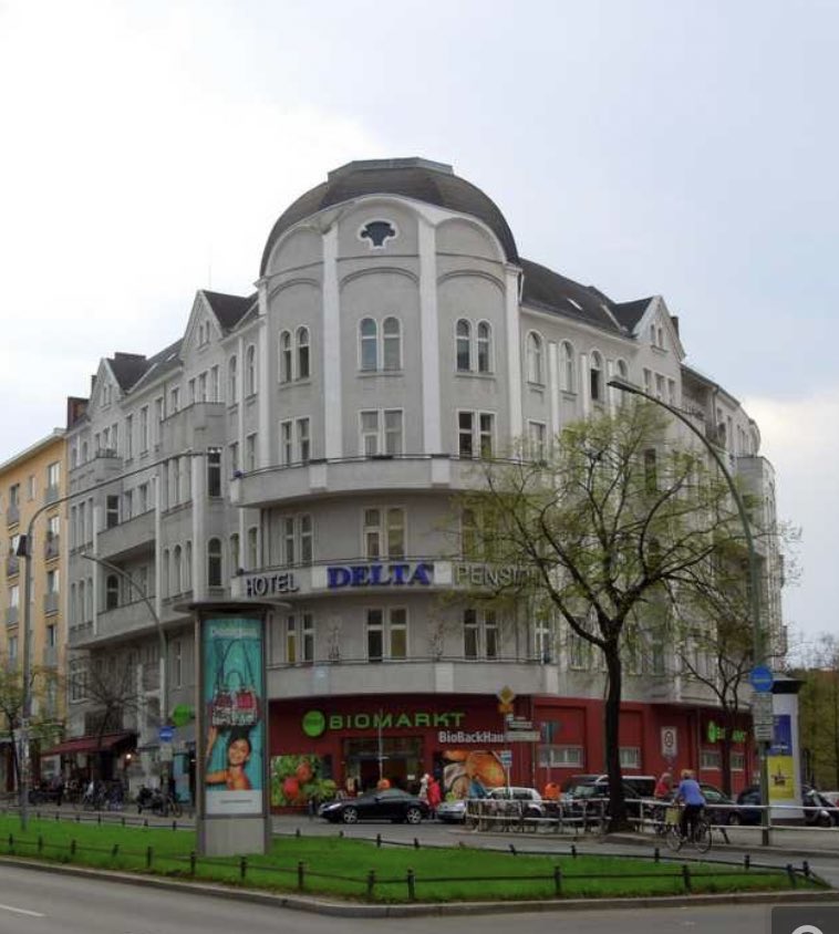 OakieJs's tweet photo. Berlin then, Berlin now https://t.co/Mchhy9FPsB