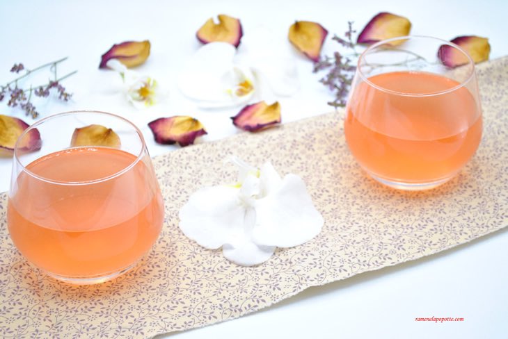 RameneLaPopotte's tweet photo. Bonjour à tous,
#Recette d’eau de queues de #fraises et #fleurs de #sureau.
https://t.co/XZf4xLukoq
Belle journée et prenez soin de vous 😊
#faitmaison #ramenelapopotte #recettefacile #recettesimple #mangerdesaison #healthy #boissonfraiche #antigaspi #lesfrrebelles https://t.co/N4f5Uk4UM6