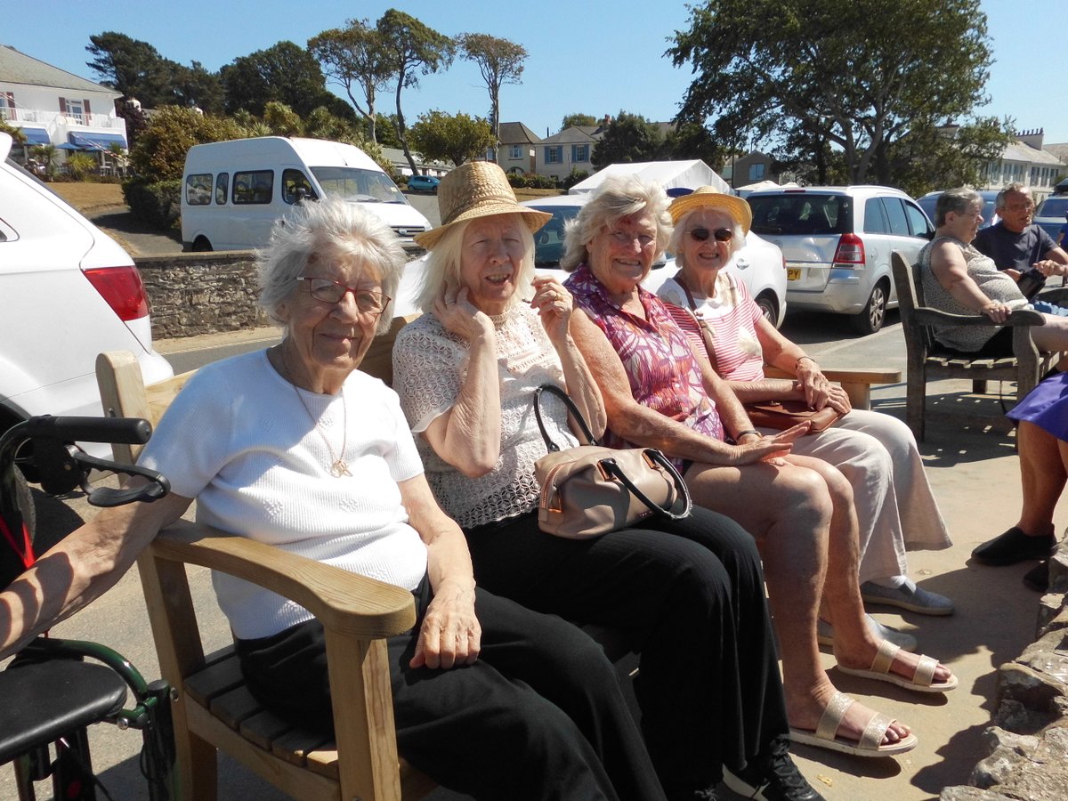 CareSouthUK's tweet photo. Residents at Kenwith Castle enjoyed a fabulous trip to Instow Beach to soak up the sun! The weather was so beautiful that Sue Revell, Activities Organiser said that residents felt as though they were in the South of France.
#KenwithCastle #CareSouth https://t.co/PK2TY5DJ3E