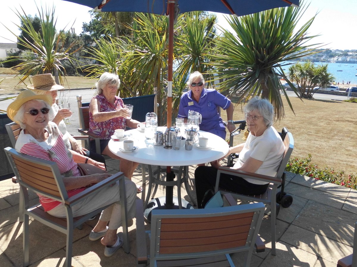 CareSouthUK's tweet photo. Residents at Kenwith Castle enjoyed a fabulous trip to Instow Beach to soak up the sun! The weather was so beautiful that Sue Revell, Activities Organiser said that residents felt as though they were in the South of France.
#KenwithCastle #CareSouth https://t.co/PK2TY5DJ3E