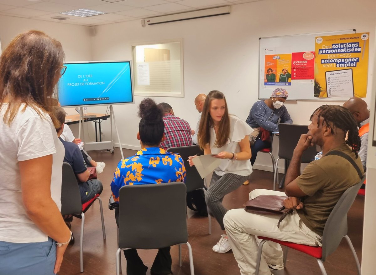 📅#1journéepour1formation découverte #formations qualifiantes: social transport🚍 restauration🫕pharma😷..avec <a href="/Afpa_Formation/">Afpa</a> <a href="/Greta_VDL/">Greta Val de Loire</a> #IMT #ITS et @poleemploi_RCVL #Tours2Lions.🔝Au programme: Métiers en VR virtuel, info #Afpr,Métier de la Sécurité au Féminin <a href="/Emmanuelle_Sade/">Emmanuelle Sadé</a>