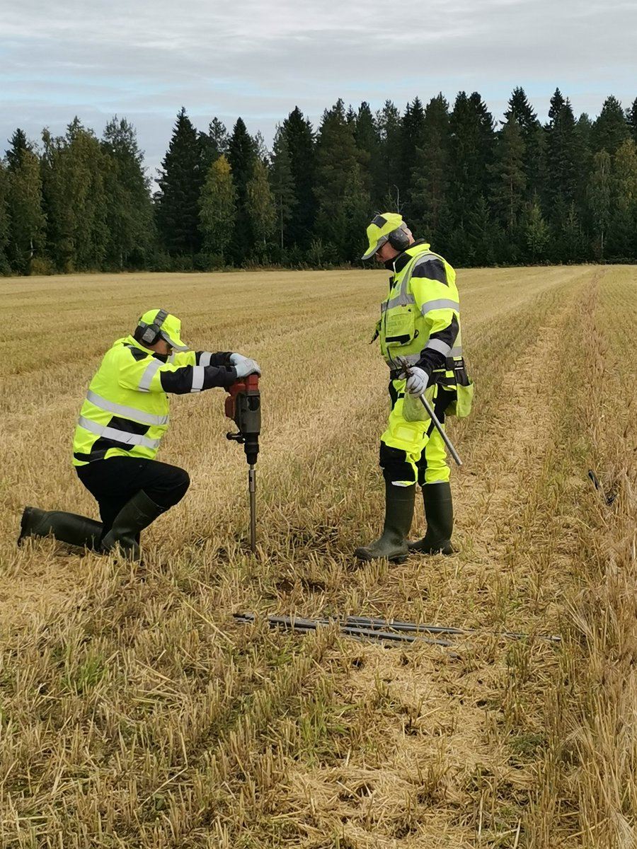 HasuRiski's tweet photo. Pilottivaluma-alueilla, Siikajoella ja Laihiajoella, on hankkeessa tehty happamien sulfaattimaiden tarkempaa riskikartoitusta. Maanäytteistä tutkitaan mm. happamuuspotentiaalia. @GTK_FI @SYKEinfo @Geohouse_Turku @ArcadaUAS @ELYkeskus @mmm_fi #vesiensuojeluntehostamisohjelma https://t.co/DWxvkUiyQg