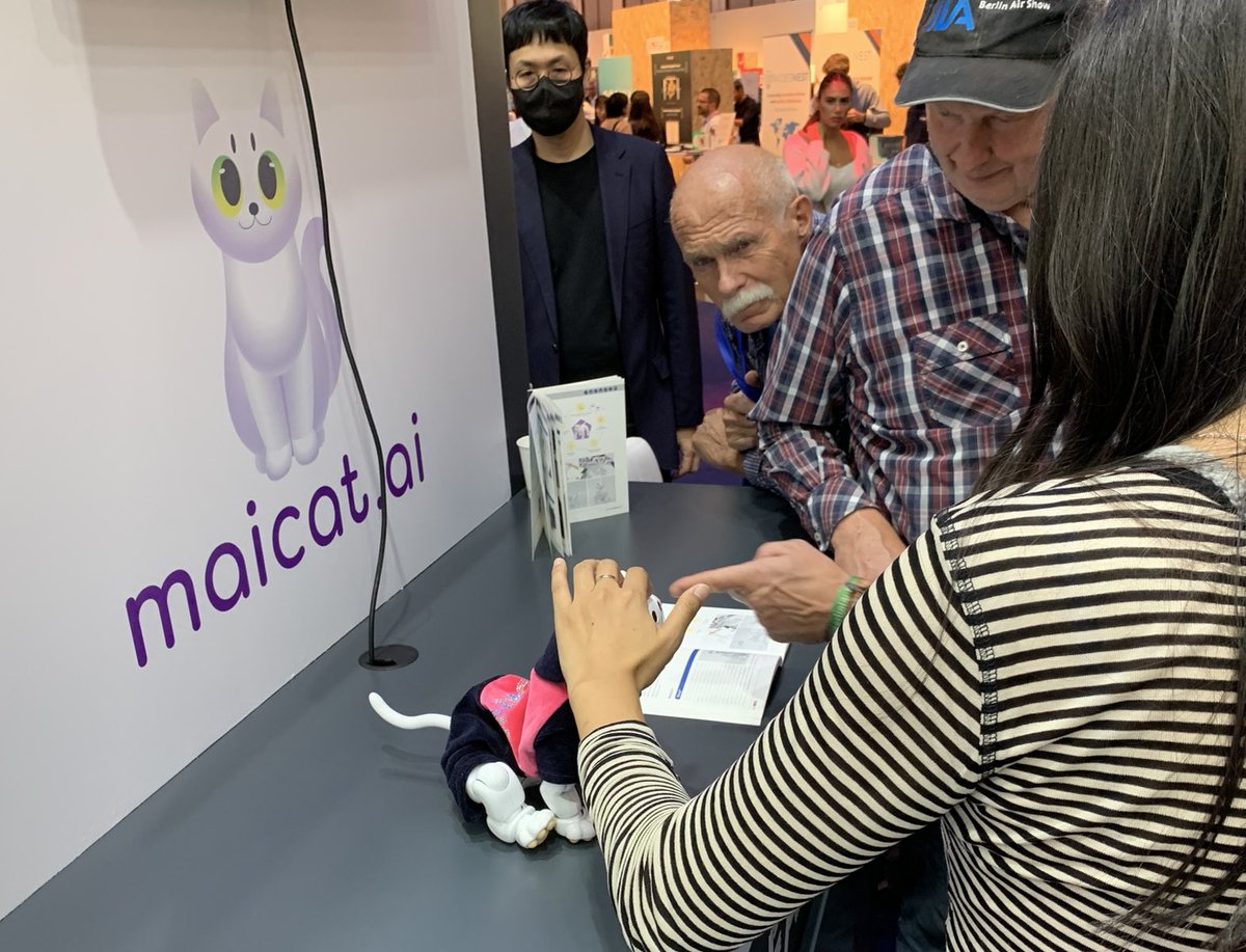 macroact's tweet photo. Getting hands on with #companion #robot Maicat ⁦@IFA_Berlin⁩! Just purrfect^^ let‘s meet in hall 20 at the Korea pavilion! #ai #deeplearning #agetech #seniorliving https://t.co/8Aw4S7PXFf