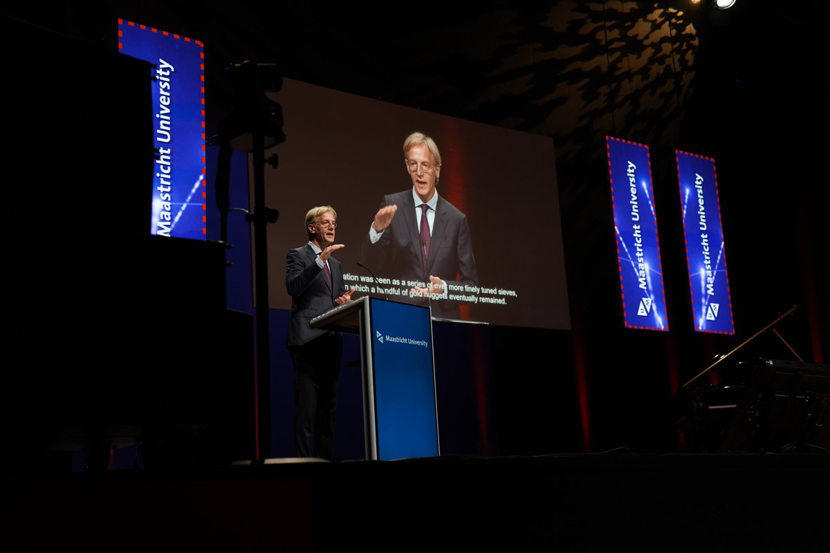 Helaas is in de ogen van velen ons onderwijsmodel nog steeds een verticaal model, vol ladders en trappen. Waarbij gesproken wordt van hoger, lager, van stapelen en topprestatie. We moeten beginnen dit verticale beeld te kantelen. Een kwartslag draaien en uitvouwen. (1/2)