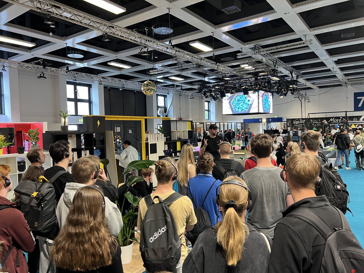 IFA_Berlin's tweet photo. Learn how to DJ
#IFA2022 #YIFA 📍7.2c https://t.co/bw09XZhjzX