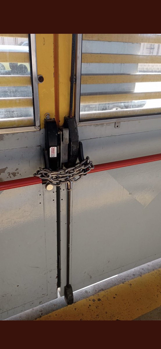 Trab_Zumosol's tweet image. Llegas al trabajo como en los últimos 20 años y te encuentras esto

y tú jefe te dice que te han subrogado a una empresa fantasma

Y no quiere saber nada de ti

Adeuda 16 nóminas y no quiere pagar despidos

Difunde nuestra situación,y síguenos. 38 trabajadores/as @Trab_Zumosol