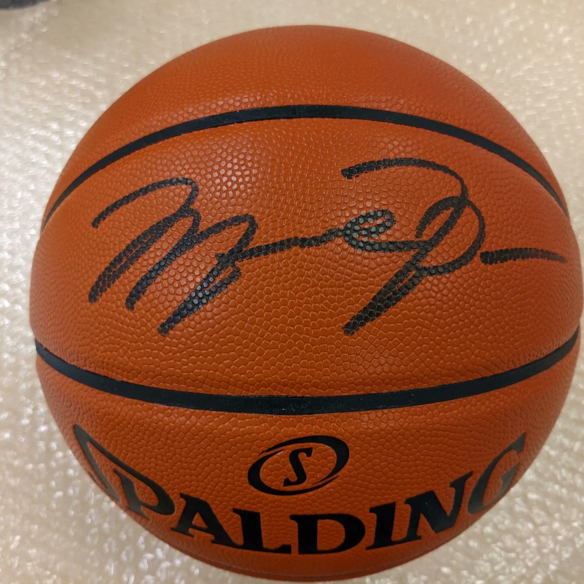 authentico_wsc's tweet photo. マイケルジョーダン 直筆サイン入りバスケットボールをご注文いただいたお客様のご自宅へ商品をお送りいたしました。
スポーツメモラビリアがある生活をお楽しみください。
#直筆サイン
#マイケルジョーダン
#オーセンティコ
#ワールドスポーツコミュニティ
#authentico https://t.co/a1ZWamubUd