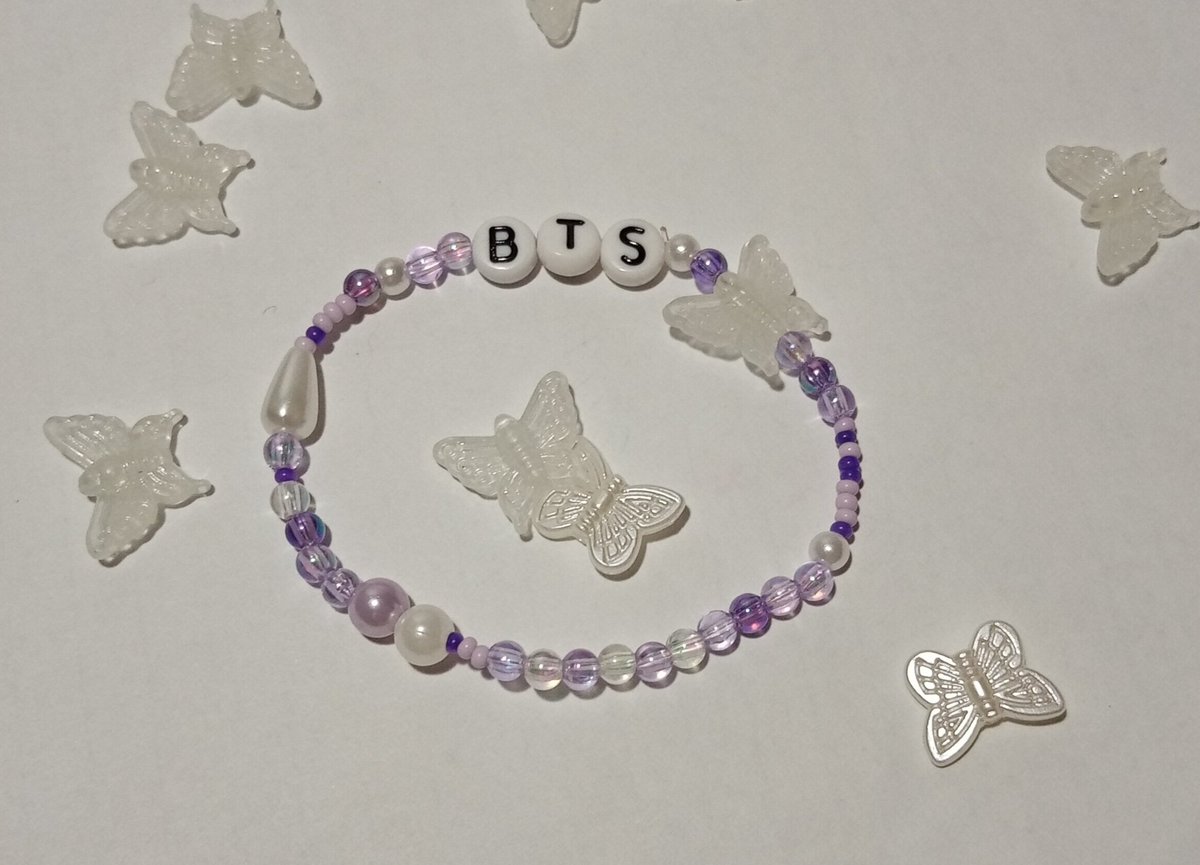 хай 🥺
я делаю на заказ вот такие браслетики с любой надписью🤲🏻🌻
цена 150-200 рублей в зависимости от дизайна

я хочу новый альбом стрей кидс и буду рада, если вы мне поможете 🥺
еще фото ниже>>>