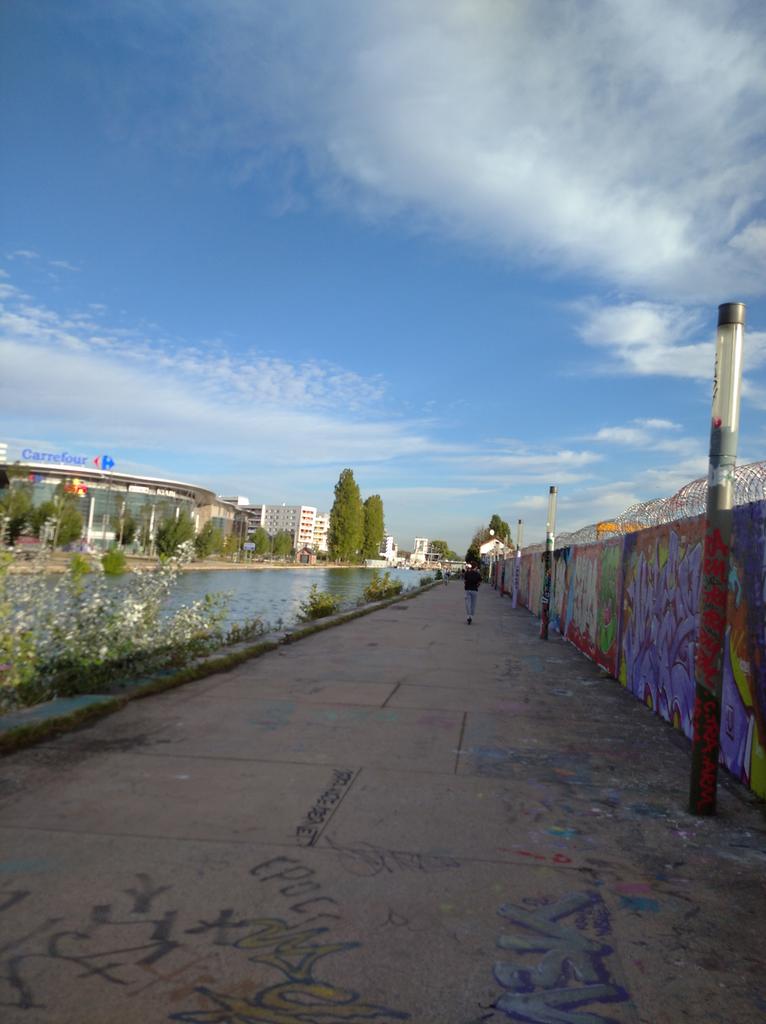 Le plaisir de rouler au bord du canal Saint Denis le matin après l'orage ! #velotaf