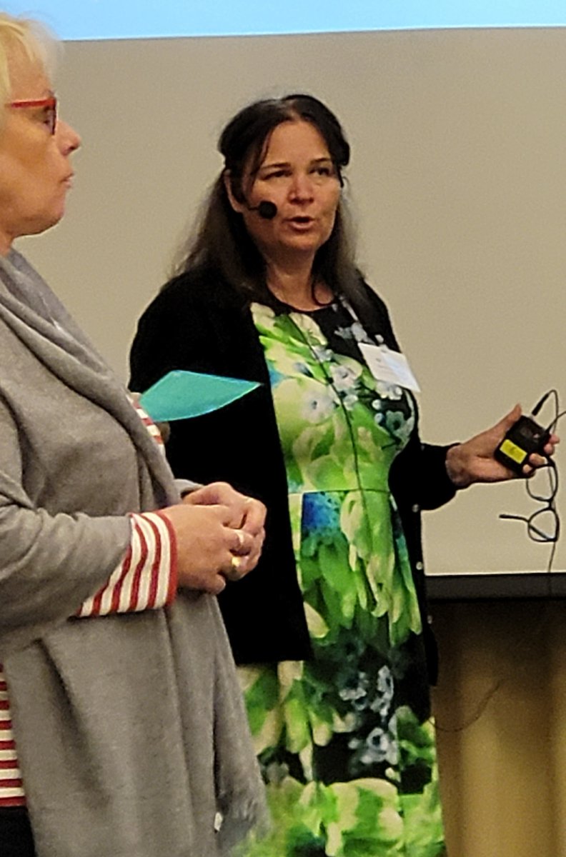 Kohti lounastaukoa @VaKehvalue'en #aluevaltuusto'n strategia- ja talousseminaarissa. Keskustelua rahasta. Alustavaa tuloslaskelmaluonnosta esittelee talousvalmistelujohtaja Hanna Heinikainen.
#vakehyva #strategia #talous #aulanko