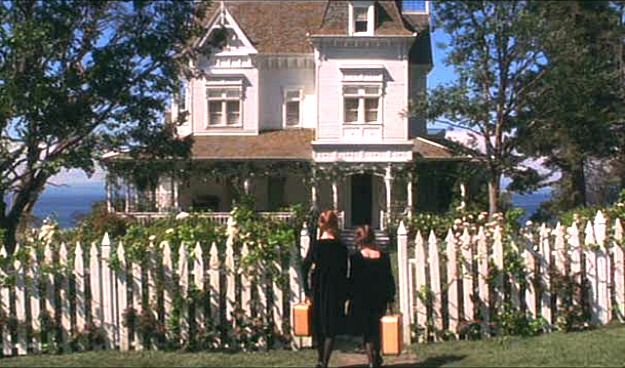 earthmuses's tweet photo. Practical Magic (1998) https://t.co/XrTDS9vNRU