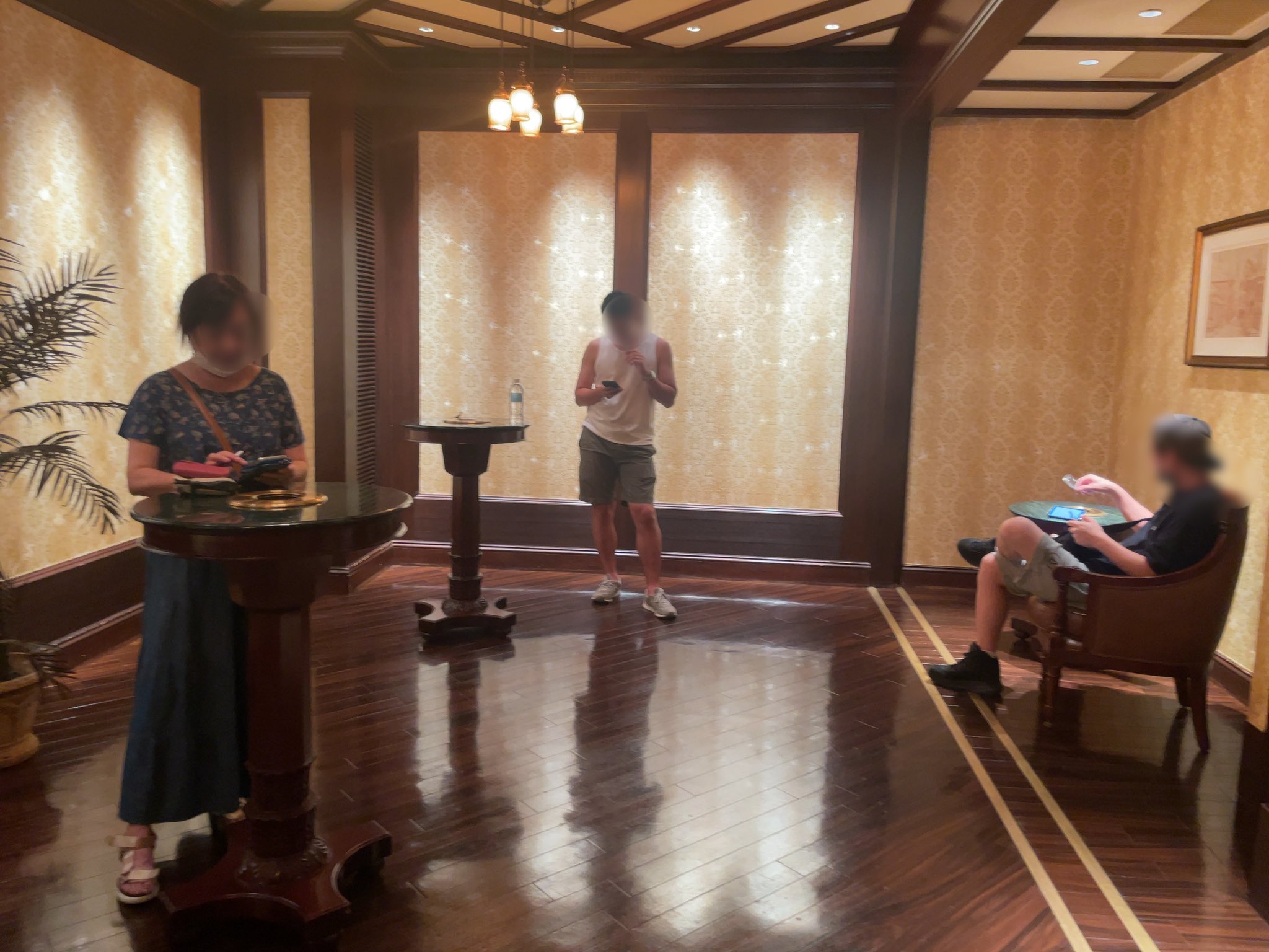 やしろあずき 2日目西め 54a ミラコスタの喫煙所は 一次試験を勝ち抜いた猛者たちの待機所 みたくなっててストーリー性を感じました T Co Fxjgzu3j3k Twitter やしろあずき 2日目西め 54a ミラコスタの喫煙所は 一次試験を勝ち抜いた猛者たちの待機所 みたくなっててストーリー性を感じました T Co Fxjgzu3j3k Twitter