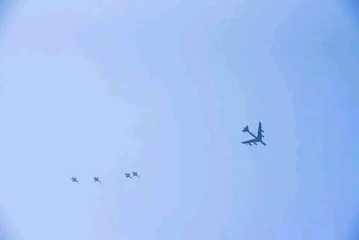 Massoud151's tweet photo. A #Kandahar resident has taken this photo today which shows a #B52 plus 4 jet fighters flying over Kandahar in the south. Netting between Mulla Yaqoub and American in #Qatar is making #Ghalzai vs #Durrani competition even hotter. https://t.co/IPWVy6MbP0