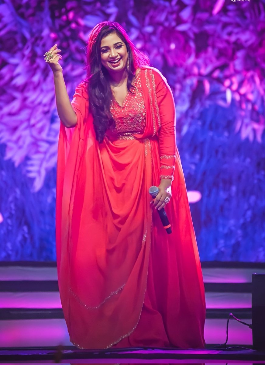 Sush36068856's tweet photo. Shreyaghoshal's Live Concert Clicks 😍💥💥
. 
@shreyaghoshal
. 
#Bengaluru #liveclicks #ShreyaGhoshal #Teamshreya #SGFamily https://t.co/27cPFQdIIH
