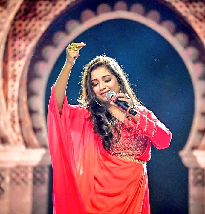 Sush36068856's tweet photo. Shreyaghoshal's Live Concert Clicks 😍💥💥
. 
@shreyaghoshal
. 
#Bengaluru #liveclicks #ShreyaGhoshal #Teamshreya #SGFamily https://t.co/27cPFQdIIH
