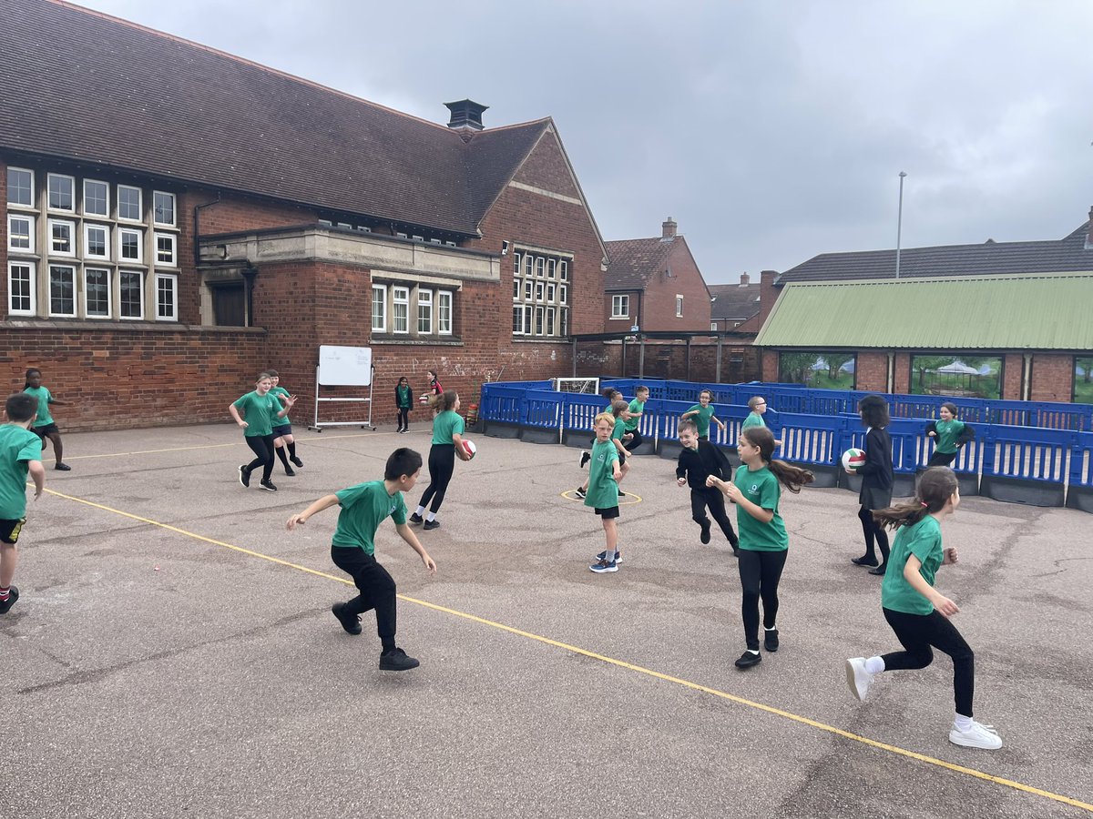 TeamKPJA's tweet photo. We’re up and running for P.E lessons for this academic year. All year groups are starting with team games to work on communication. Keep your eyes peeled as we will be updating Twitter daily with our sporting activities and achievements ⭐️ 🏏 ⚽️ 🏑 🎾 https://t.co/p562jevhrt