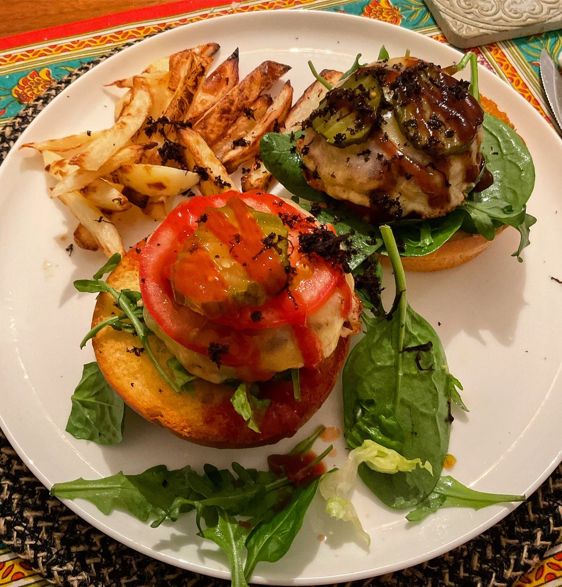 LisaMRomano's tweet photo. Pork and cracked pepper #burgers with truffle and twice cooked #Robertson potato chips #food #foodie #foodblogger #foodoftheday #foodpics #masterchefau #homecooking #taste #delicious #Australia #Smile #chefs #chefsofinstagram #worldofdining #chefstalk https://t.co/5bzYTeidO6