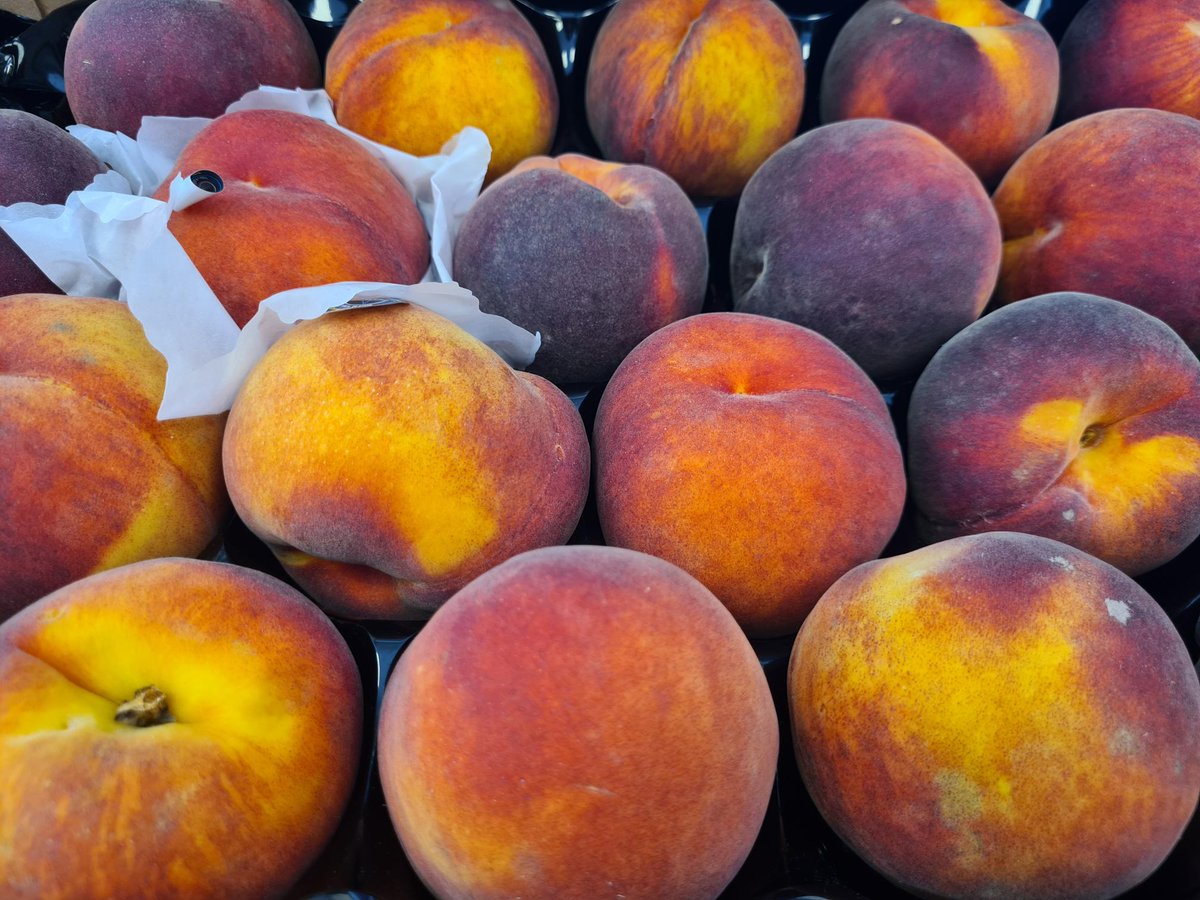 MarketFood's tweet photo. 🍂As the leaves start to brown and the conkers begin to drop, we are getting into the swing of the Autumn spirit at New Covent Garden Market by embracing our orange, red and soft brown tones 🍂 #Autumn #British https://t.co/mAg7A15xHD