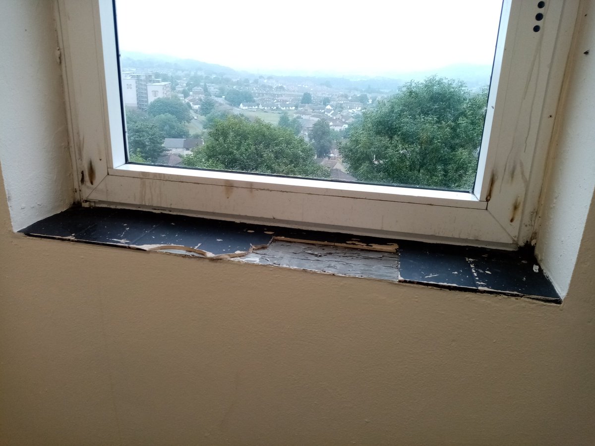RealRawRhymes's tweet photo. @IncommunitiesHA @Bradford_TandA @AcornBradford Its now 12 days since you said this has been reported. A further 6 days, since it was re-reported. And 4 days, since York House Manager Natalie was made aware. Why is it still here? My outdoor light is Still not fixed. Can you provide me with the reference number of these jobs? https://t.co/gdPTYt0NgW