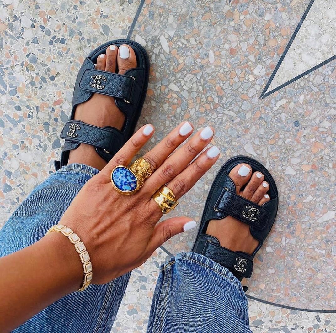 bloomieorchid_'s tweet photo. Nothing says new like this beautiful sandal 🖤✨

Size : 37-42 
It’s authenticity is 💯 https://t.co/OGn3KA25et