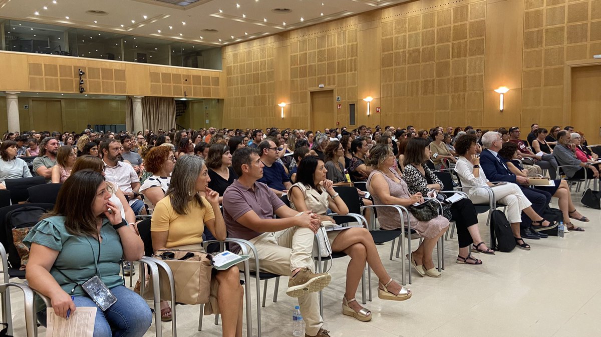 pfi_edu's tweet photo. 📣Javier Feliz, amb els joves:
📌Evitar el conflicte es evitar la realitat
📌Trobar punts forts
📌Separar els fets de les persones
📌Generar opciones de reposta
📌Aplicar criteris objectiu
#energia #coratge #acció #passió
#pfiCAT @educaciocat @catFPx @fpcatalunya @consorciedubcn https://t.co/zXaQUSqXLn