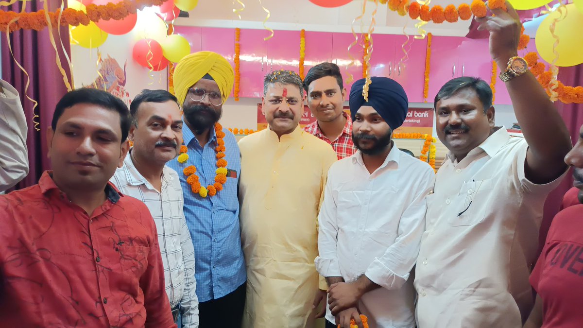 MLARiteshKGupta's tweet photo. ग्राम धीमरी में खुली #पंजाब_नेशनल_बैंक की #मिनी_शाखा का बतौर मुख्य अतिथि रहकर फीता काटकर शुभारंभ किया।
इस अवसर पर शाखा के संचालक श्री #सेंटी_सिंह व श्री #सूरज_पाल_सिंह जी को शुभकामनाएं व बधाई दी।
#PunjabNationalBank
#MiniBranch
#Dhimri https://t.co/bMYAQKpTKA