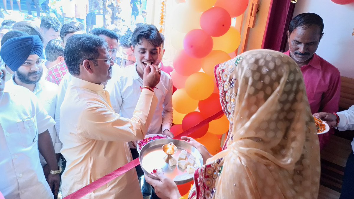 MLARiteshKGupta's tweet photo. ग्राम धीमरी में खुली #पंजाब_नेशनल_बैंक की #मिनी_शाखा का बतौर मुख्य अतिथि रहकर फीता काटकर शुभारंभ किया।
इस अवसर पर शाखा के संचालक श्री #सेंटी_सिंह व श्री #सूरज_पाल_सिंह जी को शुभकामनाएं व बधाई दी।
#PunjabNationalBank
#MiniBranch
#Dhimri https://t.co/bMYAQKpTKA