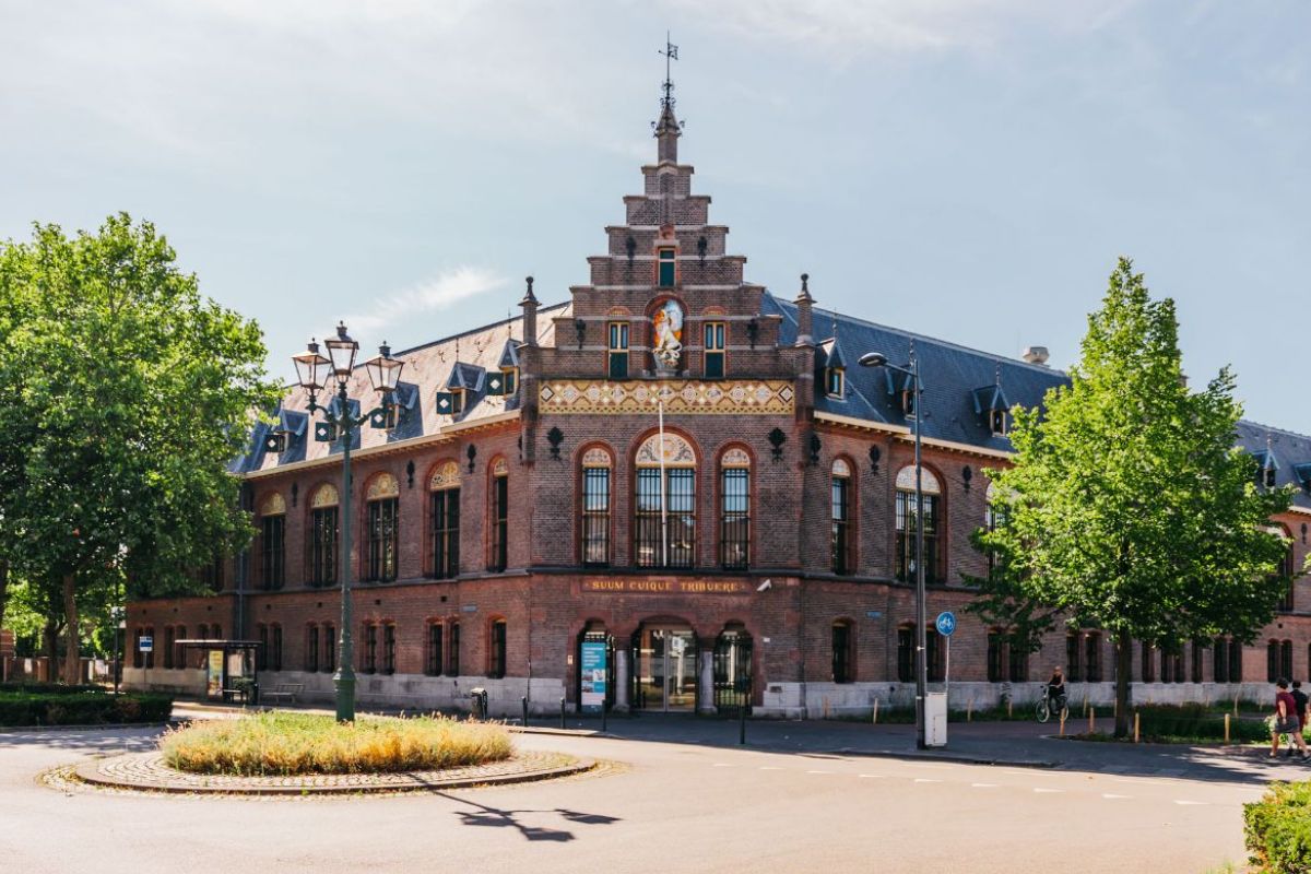 crowdrealest's tweet photo. Gerechtsgebouw - Binnenkort online - https://t.co/aqLR1yo7KV https://t.co/zLSBiTk9aA