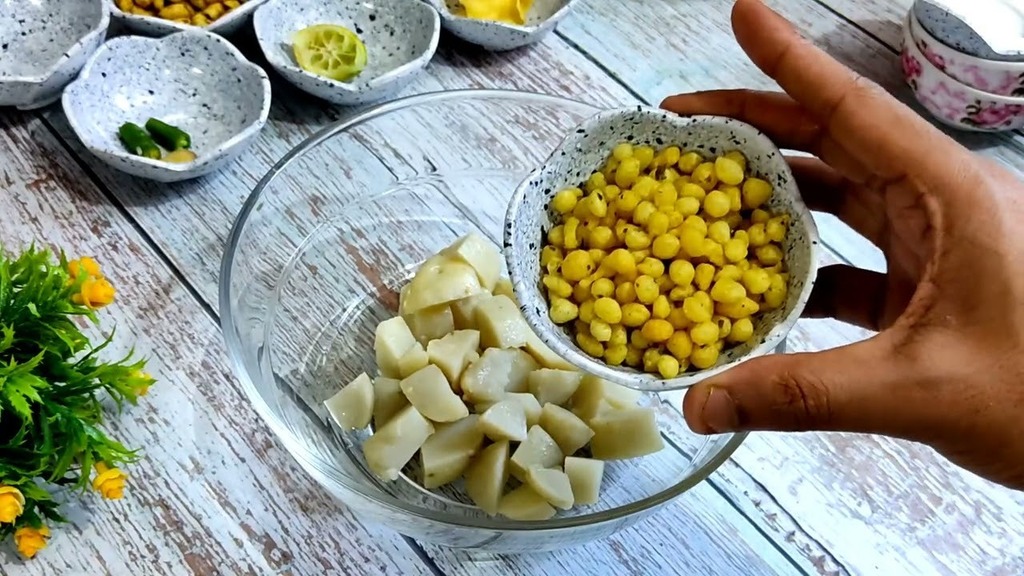 Perfectkitche12's tweet photo. #potatorecipe#chatrecipe#5minrecipe  hi,people I am Rishab and that’s it , also subscribe.

Aaj perfect rasoi me ban raha hai aloo ki chat ki recipe. Is chat ko jatpat mix kare or chutney banaye. Is chat ko bacche bhi bahut aasane se bana sakte hai. 

Ingredients required :-… https://t.co/z0XiCYHJgy
