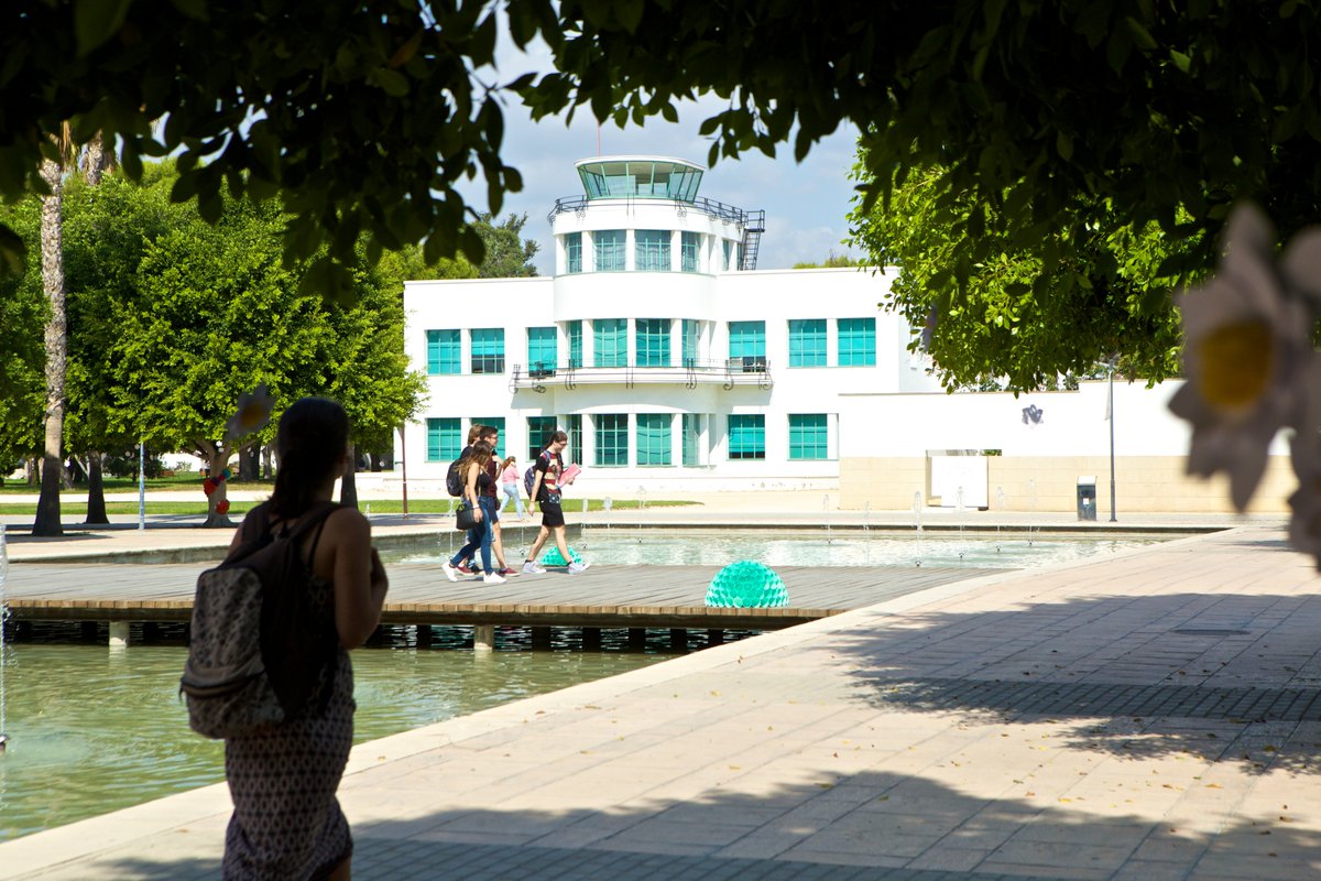 UA_Universidad's tweet photo. ¡El próximo lunes comienza el curso académico! 📚👍
Si comienzas ahora en primero, infórmate de las charlas orientativas de bienvenida que las diferentes facultades y centros organizan esta semana. 
Te dejamos la información al hilo👇 https://t.co/M7e0j85rxX