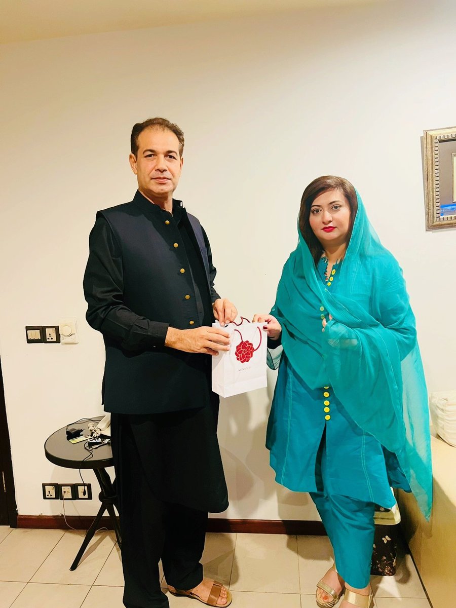 AmnaKhanPMLN's tweet photo. Nice Meeting with Youthwing President PMLN 
@Alikhanyzai
#SignatureHotels 
#j7group 
#Hospitality https://t.co/h7Y5aUXwo6
